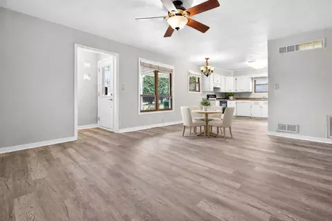 Living - 22 Johnson Ct, Appleton, WI 54915 photo 4 of 5