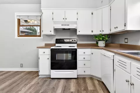 Kitchen - 22 Johnson Ct, Appleton, WI 54915 photo 3 of 3