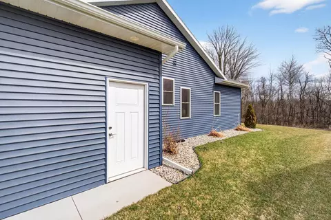 Exterior - 4804 N Vincent Dr, Appleton, WI 54913 photo 3 of 6