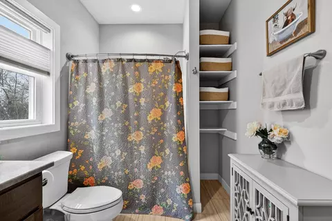 Bath - 4804 N Vincent Dr, Appleton, WI 54913 photo 4 of 4