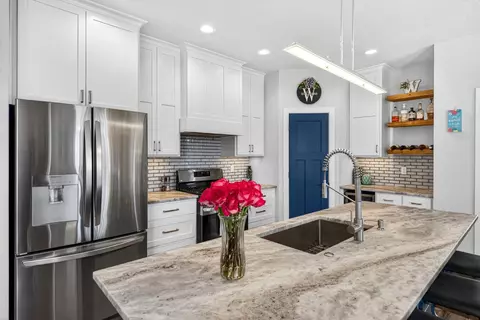 Kitchen - 4804 N Vincent Dr, Appleton, WI 54913 photo 1 of 7