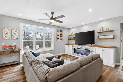 Living - 4804 N Vincent Dr, Appleton, WI 54913 photo 2 of 4
