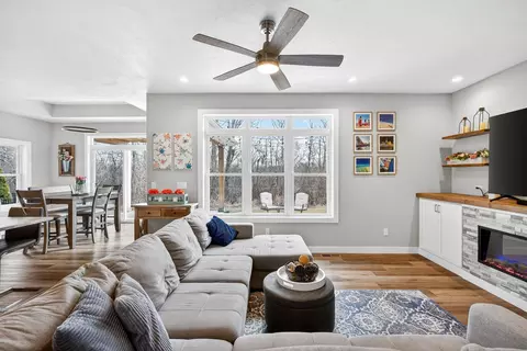 Living - 4804 N Vincent Dr, Appleton, WI 54913 photo 3 of 4