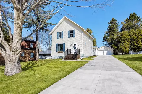 219 Rolland St, Algoma, WI 54201