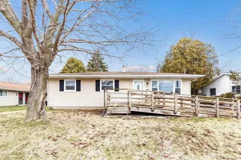 4018 Custer St, Manitowoc, WI 54220