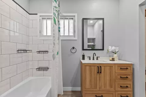 Bath - 1354 W 2nd St, Appleton, WI 54914 photo 2 of 4