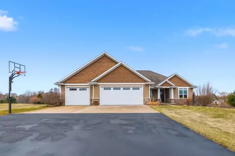 3383 Hawkeye Ct, Suamico, WI 54313