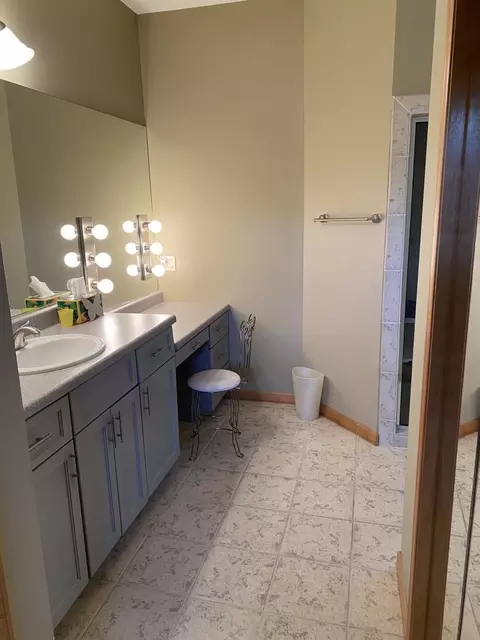 Bath - 4928 N Meade St, Appleton, WI 54913 photo 1 of 2