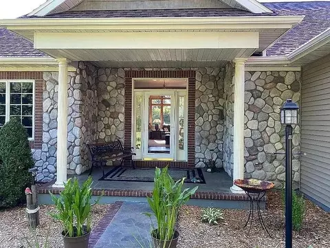 Exterior - 4928 N Meade St, Appleton, WI 54913 photo 3 of 5