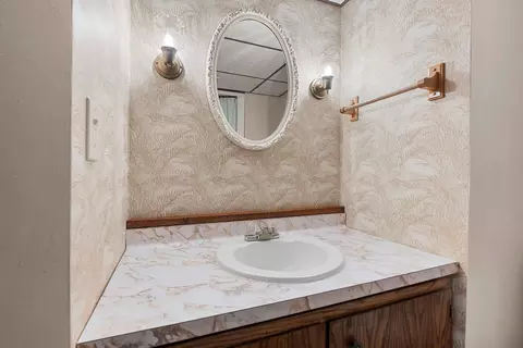 Bath - 2245 Larkspur Dr, Appleton, WI 54915 photo 4 of 4