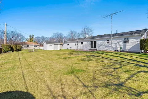 Exterior - 2245 Larkspur Dr, Appleton, WI 54915 photo 8 of 9