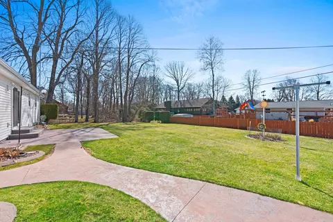 Exterior - 2245 Larkspur Dr, Appleton, WI 54915 photo 5 of 9