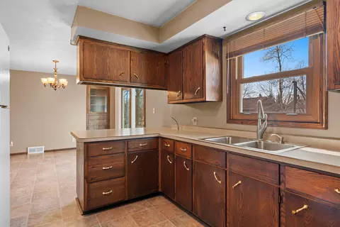 Kitchen - 2245 Larkspur Dr, Appleton, WI 54915 photo 2 of 2