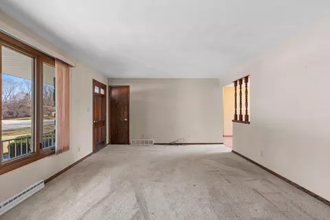 Living - 2245 Larkspur Dr, Appleton, WI 54915 photo 2 of 3