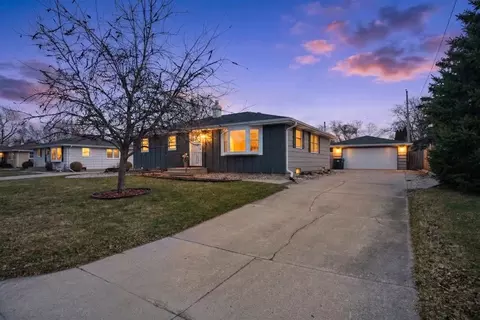 1254 Wild Rose Ln, Neenah, WI 54956