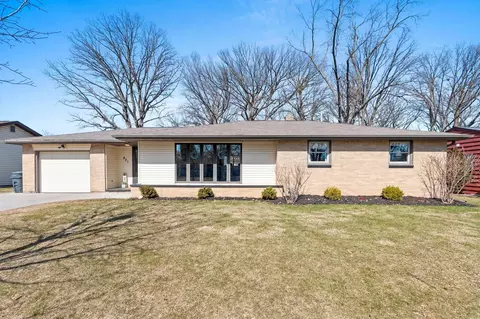 421 Memory Ct, Green Bay, WI 54301