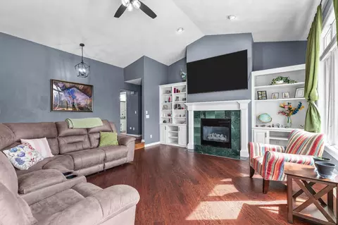 Living - n274 Mueller Court, Appleton, WI 54915 photo 2 of 3
