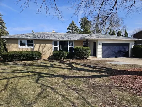 1011 Alpine Dr, Green Bay, WI 54311