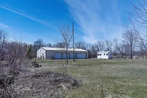 w284 Oak Street, Fremont, WI 54940