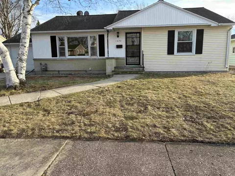 1646 Loretta Ln, Green Bay, WI 54302