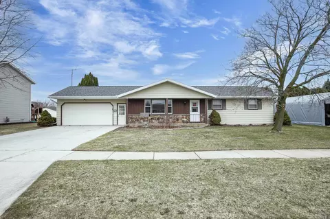 1703 Eisenhower St, New Holstein, WI 53061