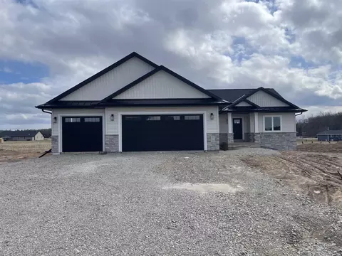 3757 Evelyn Rose Ln, Suamico, WI 54313