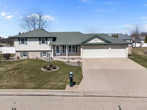 1239 Fawn Dr, Neenah, WI 54956