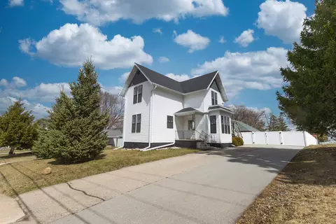 318 S Mill St, Hortonville, WI 54944