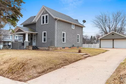 1053 E Kimberly Ave, Kimberly, WI 54136