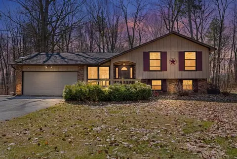 10897 Circle Rd, Luxemburg, WI 54217