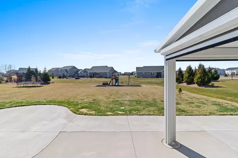 Exterior - 5485 N Amethyst Dr, Appleton, WI 54913 photo 4 of 11
