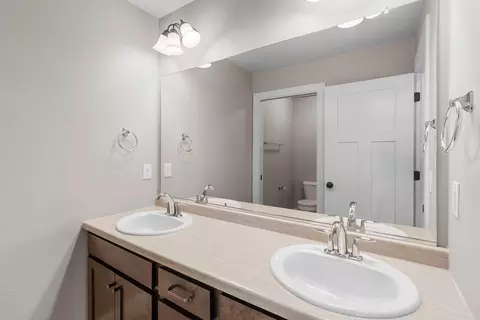 Bath - 5485 N Amethyst Dr, Appleton, WI 54913 photo 4 of 6