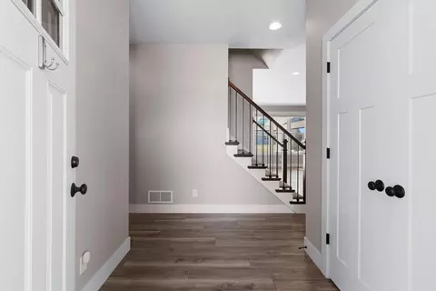 Entry Way - 5485 N Amethyst Dr, Appleton, WI 54913 photo 1 of 5