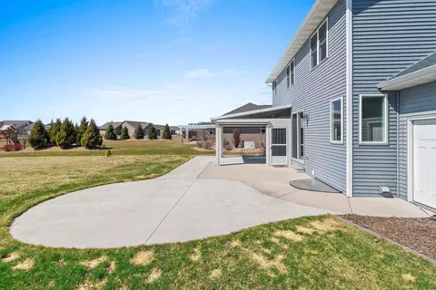 Exterior - 5485 N Amethyst Dr, Appleton, WI 54913 photo 5 of 11
