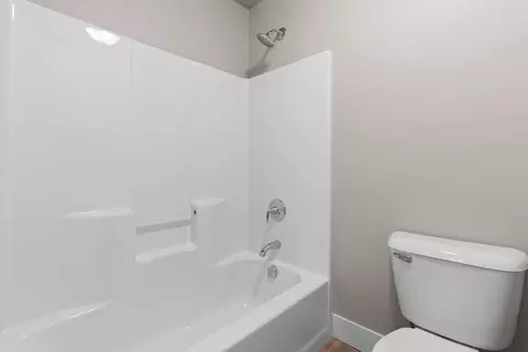 Bath - 5485 N Amethyst Dr, Appleton, WI 54913 photo 5 of 6