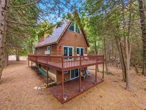 7976 W Cedar Dr, Forestville, WI 54213