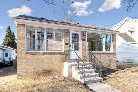 1818 Thomas St, Marinette, WI 54143