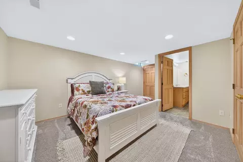 Bedroom - 422 E Olde Paltzer Ct, Appleton, WI 54913 photo 6 of 7
