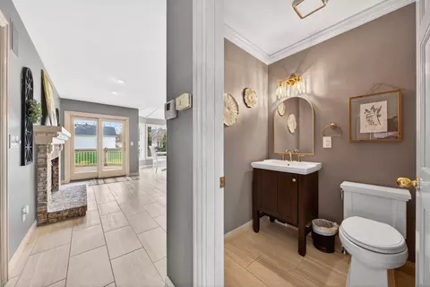 Entry Way - 422 E Olde Paltzer Ct, Appleton, WI 54913 photo 1 of 1