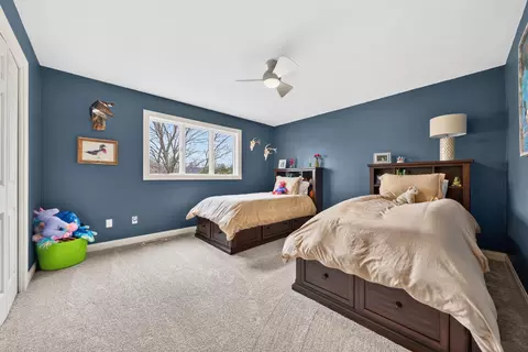 Bedroom - 422 E Olde Paltzer Ct, Appleton, WI 54913 photo 5 of 7