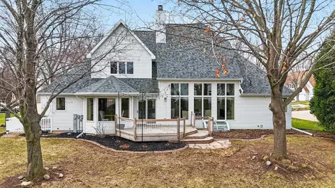 Exterior - 422 E Olde Paltzer Ct, Appleton, WI 54913 photo 5 of 6