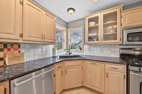 Kitchen - 422 E Olde Paltzer Ct, Appleton, WI 54913 photo 4 of 4