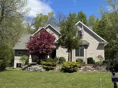 1387 Radcliff Rd, Neenah, WI 54956