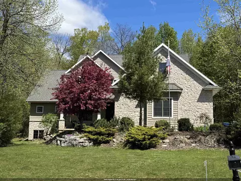 1387 Radcliff Rd, Neenah, WI 54956
