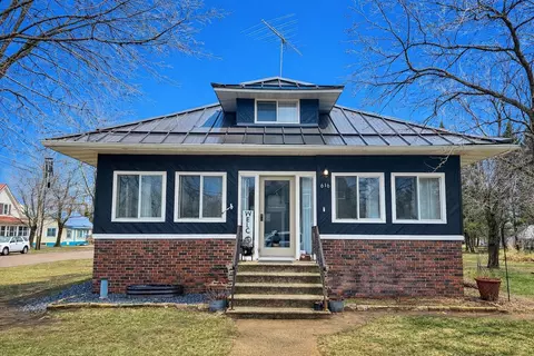 616 NE 3rd St, Marion, WI 54950