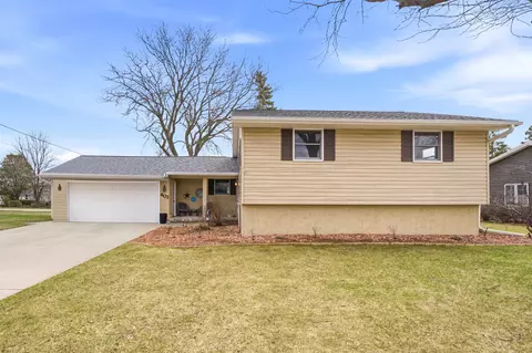 403 Orchard Ln, Little Chute, WI 54140