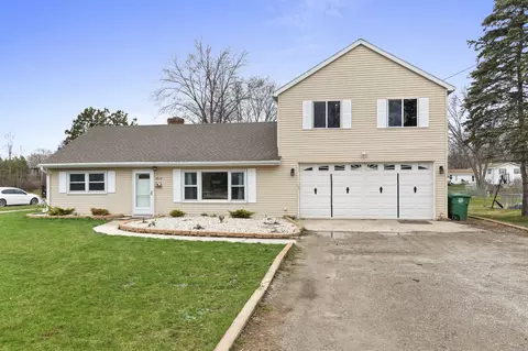 2068 Lost Dauphin Rd, De Pere, WI 54115