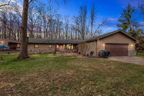 8578 Winncrest Rd, Neenah, WI 54956