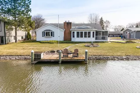 918 Leeward Ct, Oshkosh, WI 54901