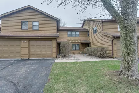 930 Manor Dr #60, Neenah, WI 54956